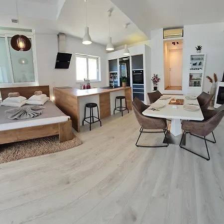 Apartments Holidays Roko Grebaštica Rum bild