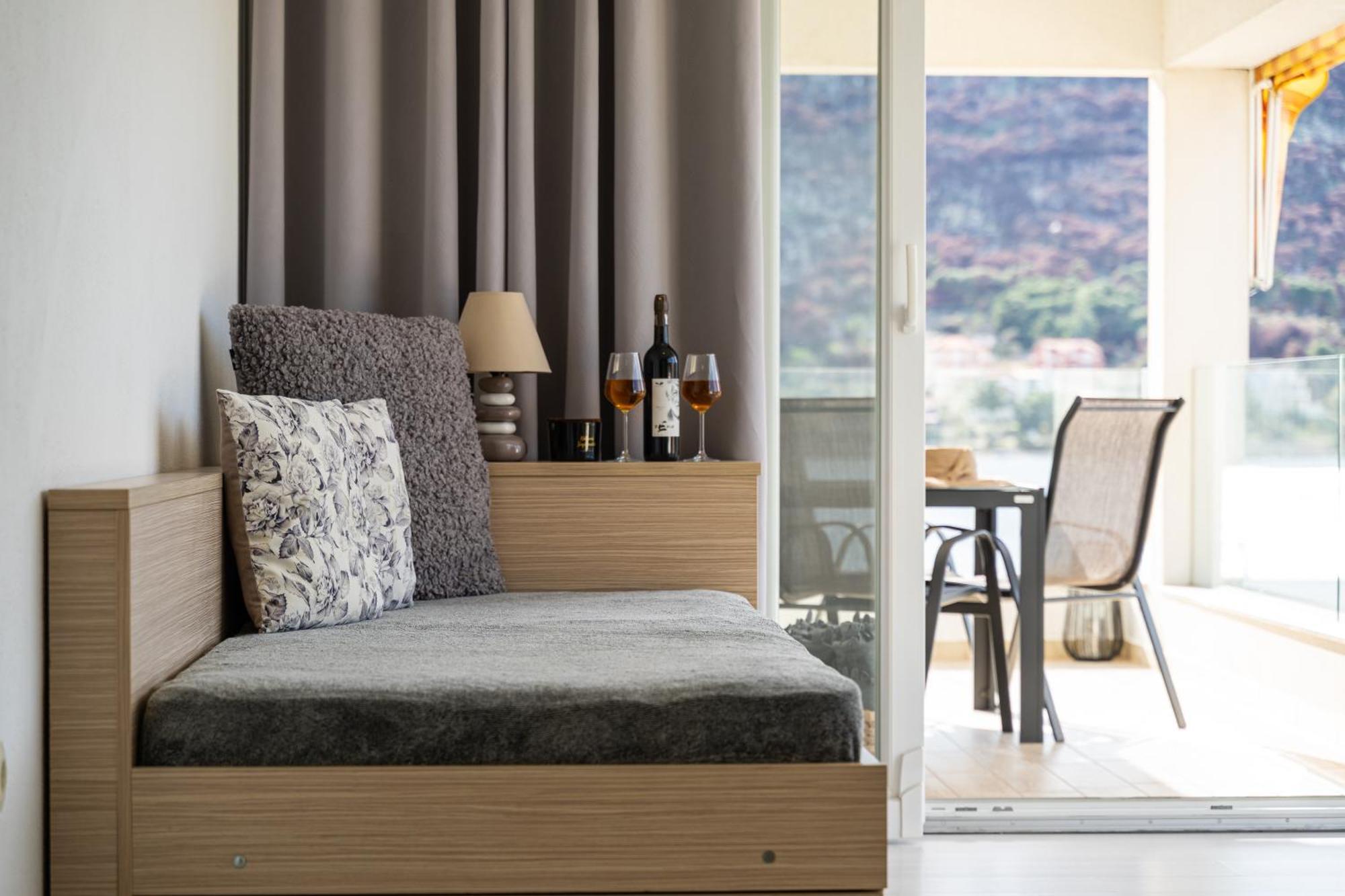 Holidays Roko Apartment