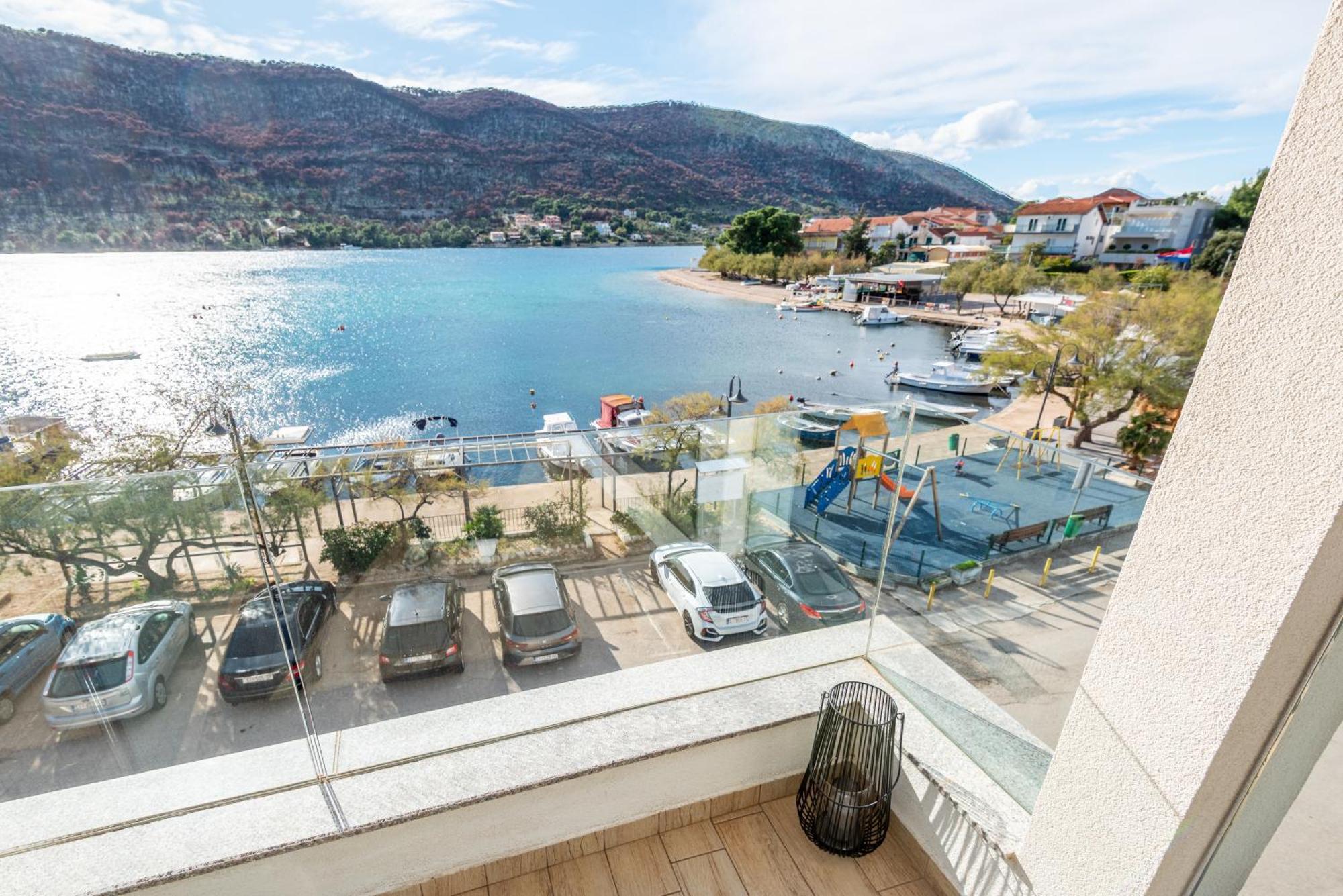 Holidays Roko Apartment