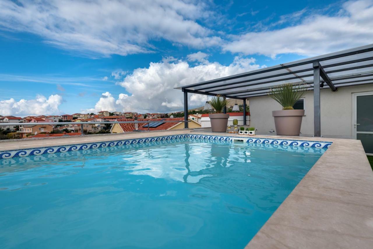 Apartment Holidays Roko *