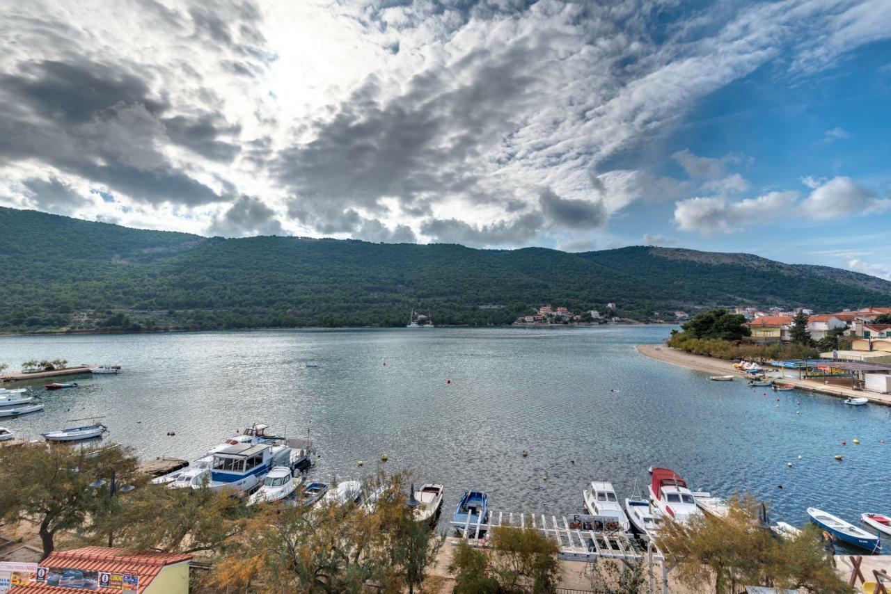 Holidays Roko Apartment Grebastica
