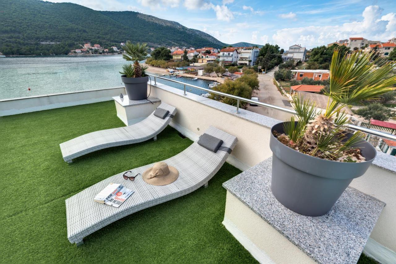 Holidays Roko Apartment
